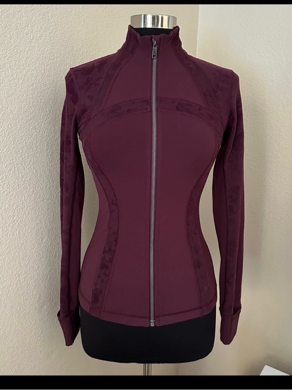 Lululemon Define Jacket Flocked Dark Adobe Burgundy Velvet Floral Sz 6 EUC - Picture 3 of 13
